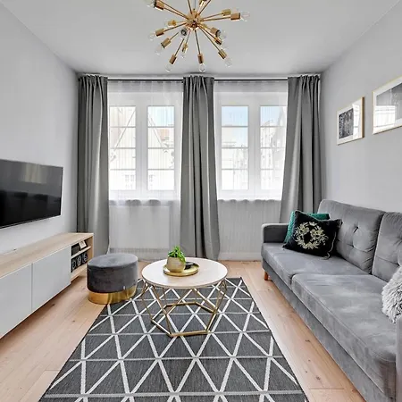 The Golden Lions Ogarna