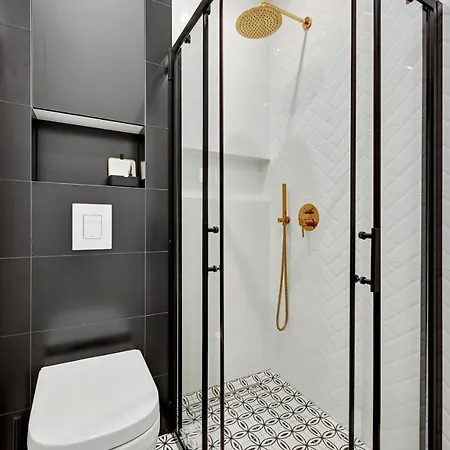 The Golden Lions Ogarna *